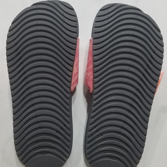 🚫SOLD🚫 SOLD🚫NWT Girls Nike slides size 1 youth - Picture 2 of 5